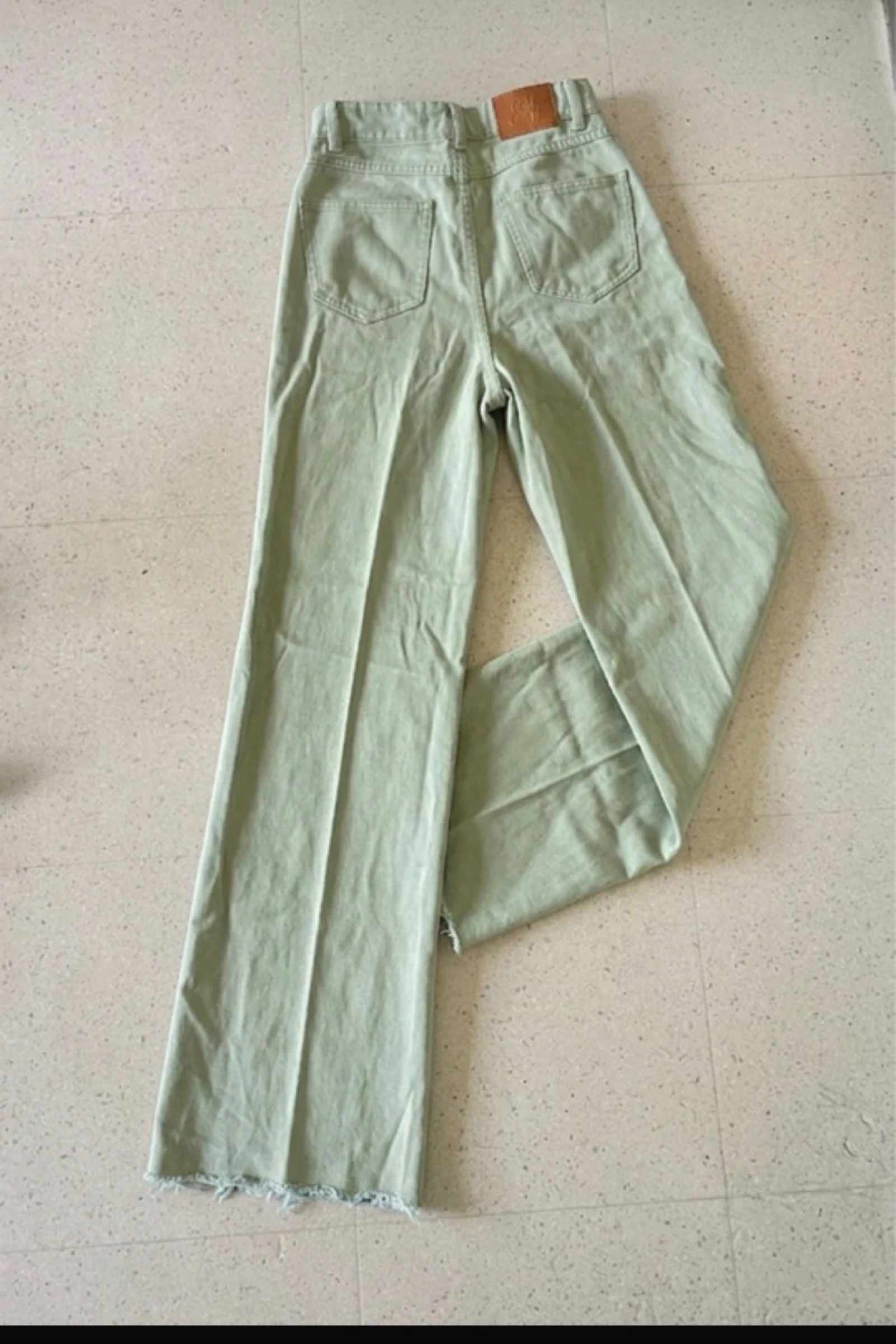 Calça verde Jennyfer tamanho 32 - Bom estado – photo 2